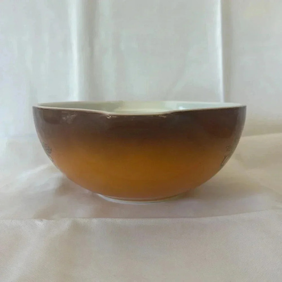 Vintage Pyrex OLD ORCHARD 443 2.5 Qt Cinderella Mixing Bowl Serving Bowl - Picture 2 of 8